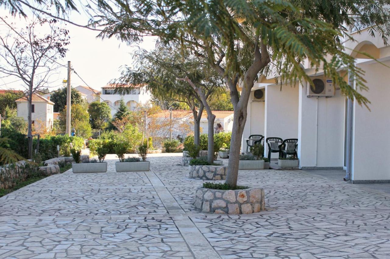 Apartments And Rooms By The Sea Vinjerac, Zadar - 3248 Bagian luar foto