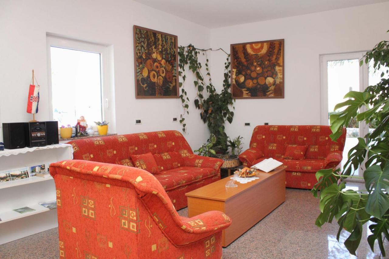 Apartments And Rooms By The Sea Vinjerac, Zadar - 3248 Bagian luar foto