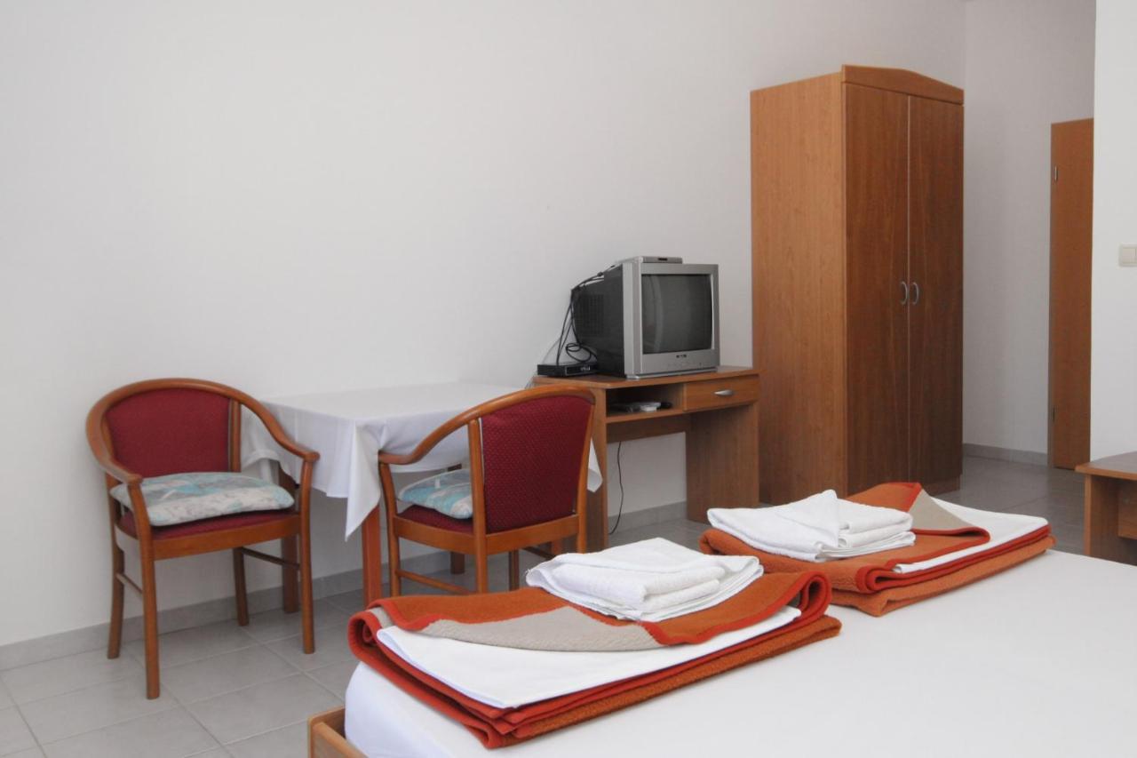 Apartments And Rooms By The Sea Vinjerac, Zadar - 3248 Bagian luar foto