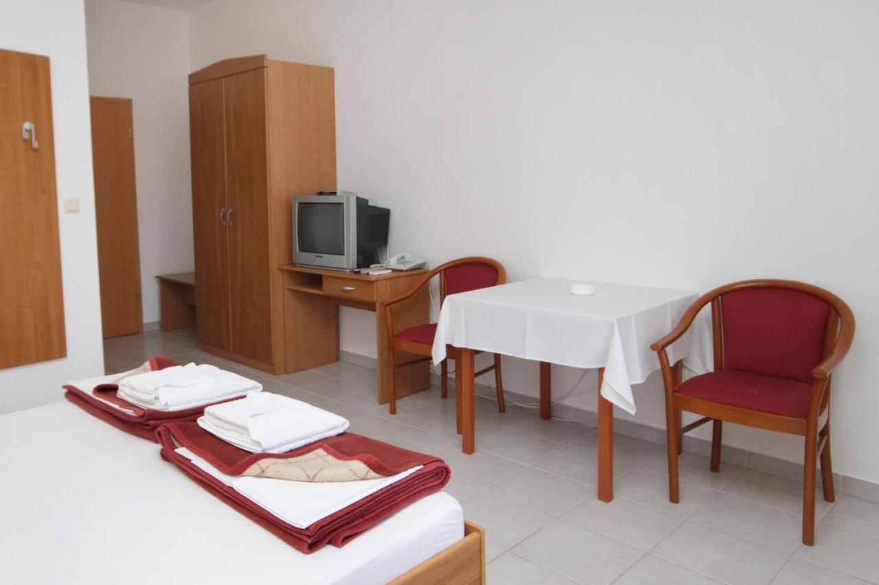 Apartments And Rooms By The Sea Vinjerac, Zadar - 3248 Bagian luar foto